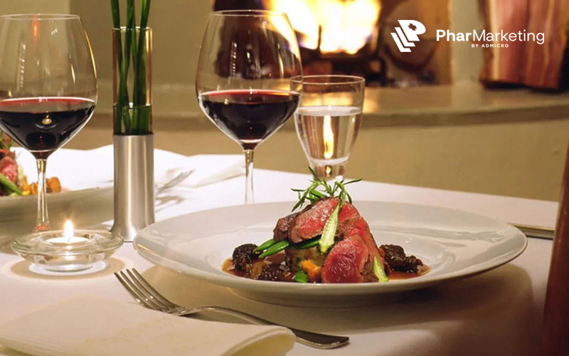 Mô hình nhà hàng phục vụ những món ăn cao cấp, được trang trí bắt mắt